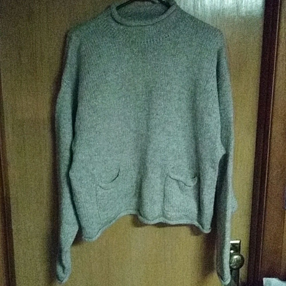 Bass gently worn sweater